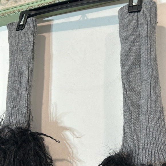 Knit school girl grey leg warmers with black faux fur boot cover new without tag - Picture 3 of 4